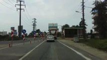 Azami Yükseklik Sınırını Aşan Tır, Trafik Lambasını Böyle Kırdı