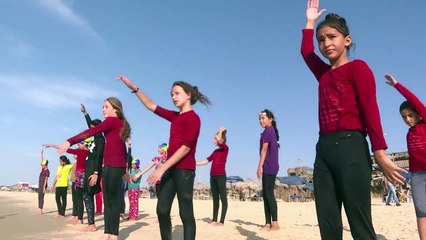 Palestinian team braves pollution to dive into Gaza waters