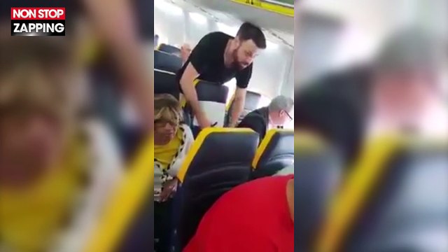 Un raciste crée le scandale dans un avion Ryanair en insultant une femme (vidéo)