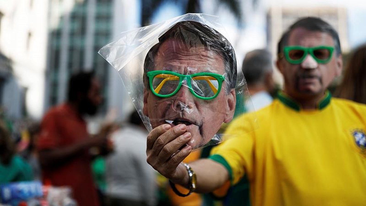 Brasilien vor Stichwahl: Protestwähler und 'Fake-News'-Vorwürfe