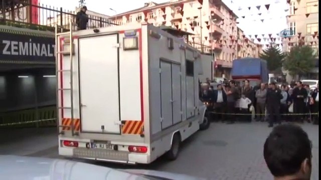 Suudi Arabistan Konsolosluğu'na Ait Aracın Kapalı Otoparka Bırakılma Anı Kamerada