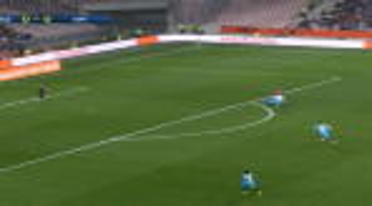 لقطة: الدوري الفرنسي: مانداندا حارس مرسيليا يحرم بالوتيلي ونيس هدفًا أكيدًا