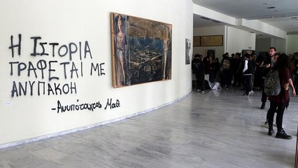 Εισβολή μαθητών-φοιτητών στο γραφείο του υπουργού Παιδείας