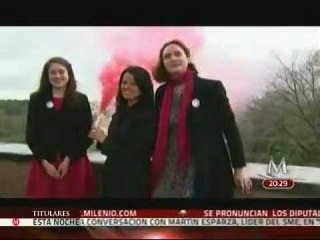 Con ambiente festivo esperan el humo blanco