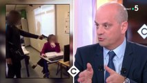 Une prof braquée en plein cours : le Ministre de l'Éducation réagit - C à Vous - 22/10/2018