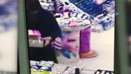 Paraları Tezgahın Üzerinde Unuttu, O da Alıp Gitti... O Anlar Kamerada