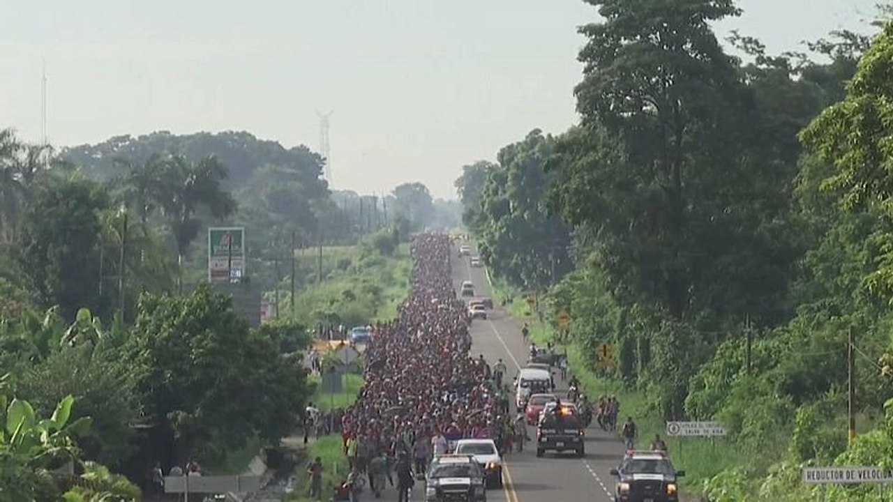 Migrantenmarsch in Richtung USA geht weiter: Trump droht mit Militär