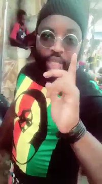 Le Baay Fall qui voulait s’assommer avec une brique répond à ses détracteurs Amna gnu wonei sen thieur pour am Buzz...