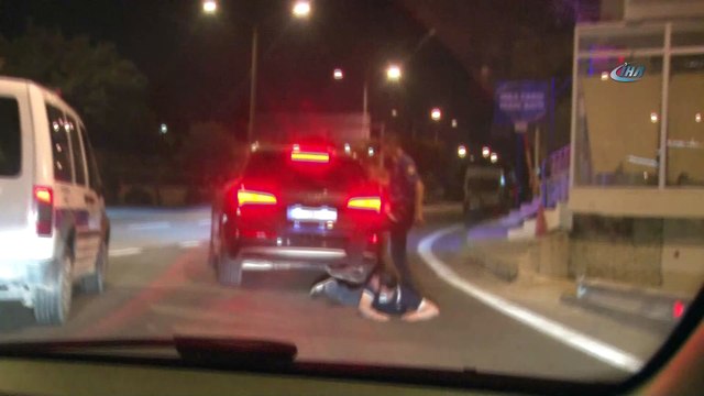Polisten kaçan alkollü ve ehliyetsiz sürücü film sahnelerini aratmayan kovalamaca sonrasında kıskıvrak yakalandı