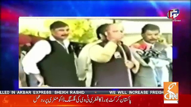 Ghareeda Farooqi Plays Some Old Clips Of Zardari & Shareef Brothers.