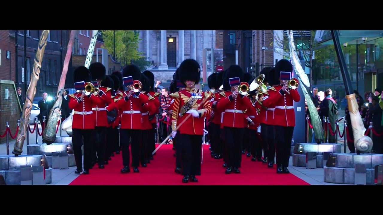 Fantastic Beasts: The Crimes Of Grindelwald - Featurette - Wizarding World Wands Launch