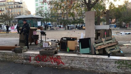 Marseille : le mobilier de la Plaine enlevé ce matin, des dizaines de CRS et des opposants se font face dans le calme