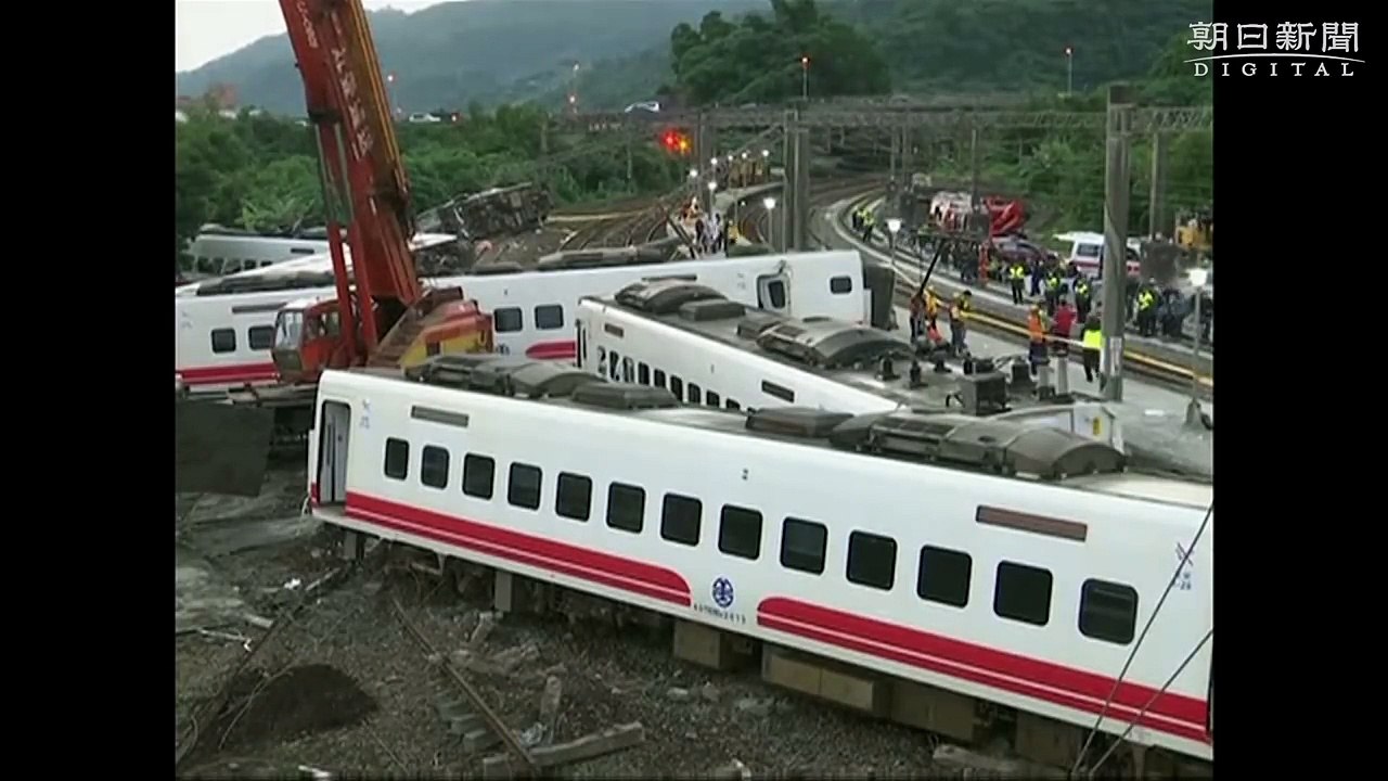 台湾脱線事故、蔡英文総統が現地入り