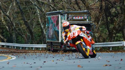 VÍDEO: Márquez desata la locura en el mítico Hakone Turnpike