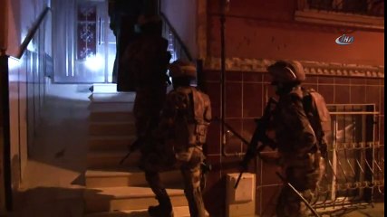 İstanbul'da Özel Harekat Destekli Dev Operasyon: 40 Gözaltı