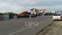 Ora News - Elbasan: Zjarr në servisin e të arrestuarit për trafik droge, digjen 10 makina