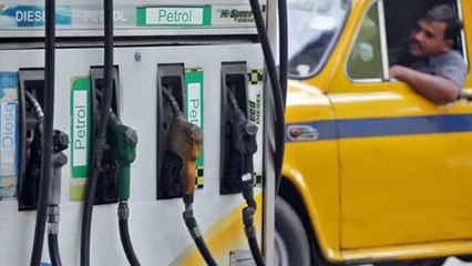 స్వల్పంగా తగ్గిన పెట్రోలు, డీజిల్ ధరలు..!
