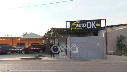 Ora News - Elbasan: Zjarr në servisin e të arrestuarit për trafik droge, digjen 10 makina
