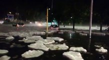Une mini-banquise dans les rues de Rome après un orage (Italie)