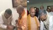 Chhattisgarh Election 2018:CM Raman Singh ने  Yogi के पैर छूकर किया Nomination | वनइंडिया हिंदी