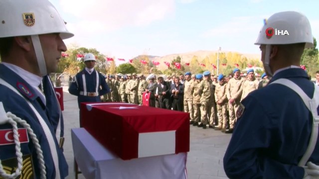 Hakkari'de çatışmada şehit düşen Piyade Uzman Onbaşı Sedat Kasap son yolculuğuna uğurlanıyor