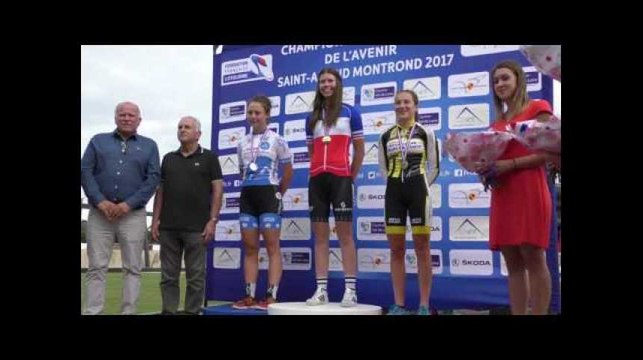 La marseillaise pour Marie Le Net, championne de France juniors dame du contre la montre