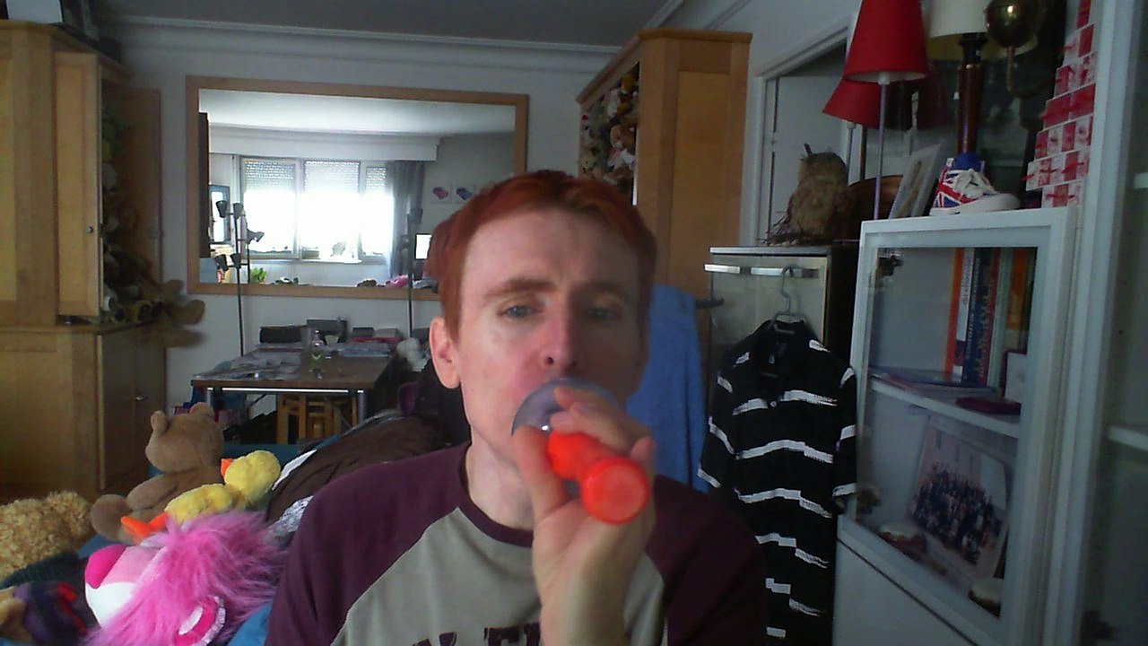 Wiwi égratigne "parce que c'est toi" d'Hélène Rollès