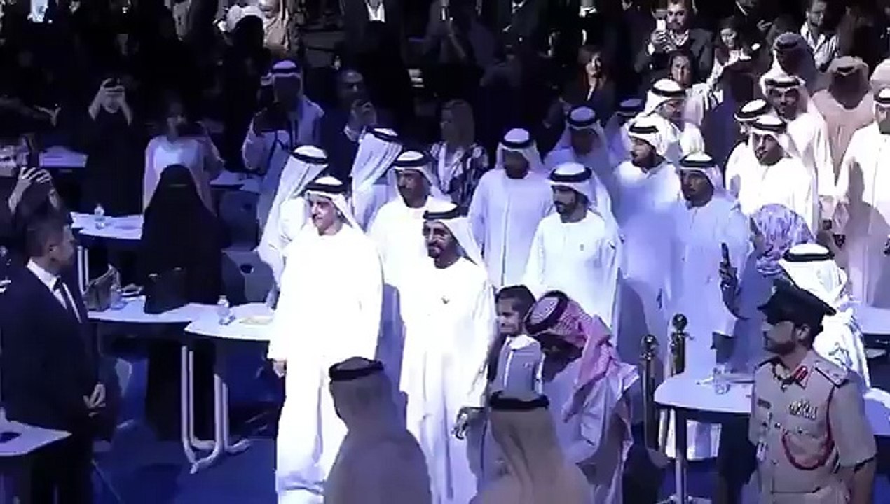 هكذا تألقت دنيا سمير غانم بفستان زهير مراد في ح...