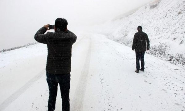 Her yer beyaza büründü! Lapa lapa kar yağdı