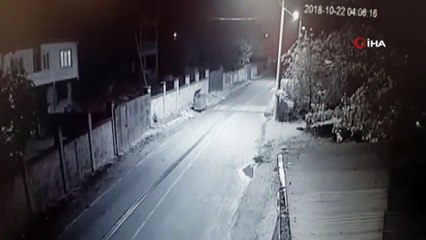 Metrelerce kabloyu arabasıyla sürükleyerek çaldı... O anlar kamerada