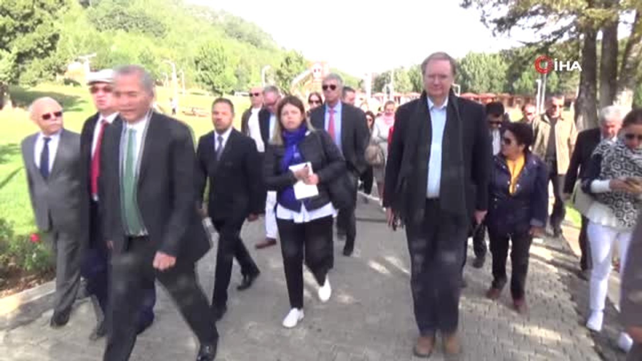 Büyükelçisi Chilcott'un Üflemeli Müzik Aleti Sipsi ile Mücadelesi