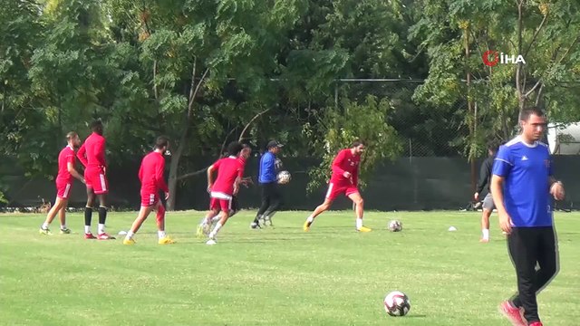 Hatayspor Teknik Direktörü Palut: “Oyundan memnunum ama skordan değil”