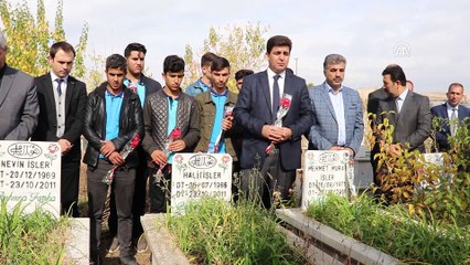 Depremde hayatını kaybeden öğretmenler anıldı - VAN