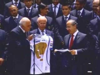 Se pone Calderón la de los Pumas, los recibe en Los Pinos