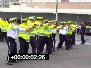 Enseñan a policías del DF a sacar rápido la pistola
