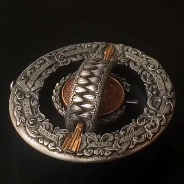 Miniature bear trap