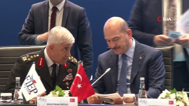 Bakan Soylu: 'Yaptığımız sınır ötesi operasyonlarla DEAŞ'tan temizlediğimiz yerlerde bomba üretim tesisleri ele geçirdik. Uçak yapmaya bile çalışmışlar. Basit de olsa atölye ve fabrikalar kurmuşlar'