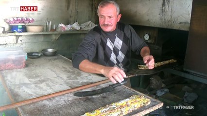 Afyonkarahisar'da 30 yıllık ustanın seyyar pide fırını