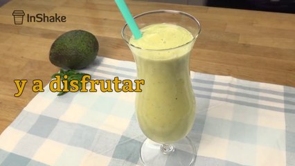 Batido de pomelo con plátano y aguacate