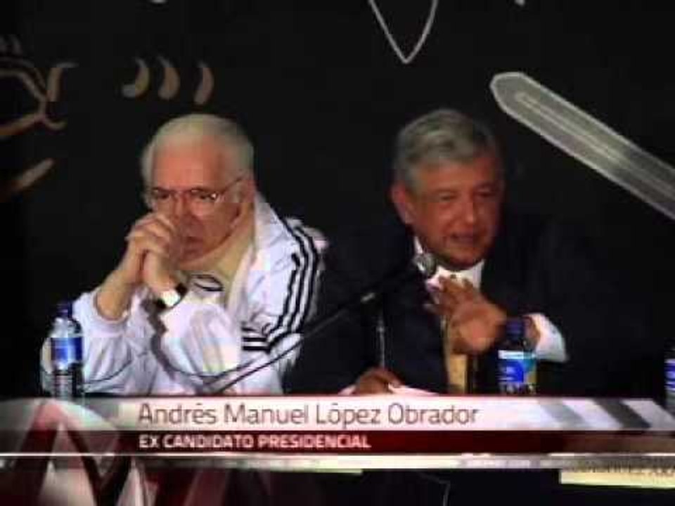 AMLO en CU entre protestas y porras