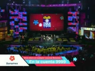 El presidente Felipe Calderón dona al Teletón