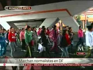 Marchan normalistas de Ayotzinapa en el DF