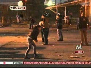 Familiares se manifiestan afuera del penal de Apodaca