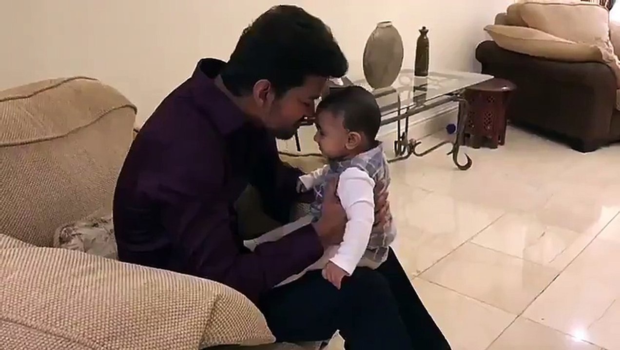 குழந்தையுடன் தளபதி