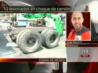 Choca autobús en Periférico Sur, diez heridos