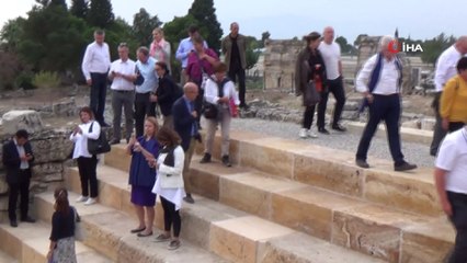 İngiltere Büyükelçisi Denizli’de İzmir Marşı’nı okudu