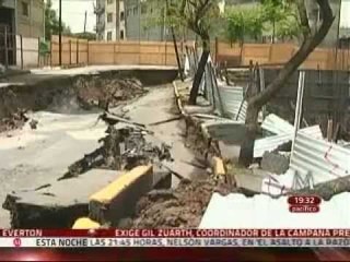 Obra mal realizada provoca socavón en la delegación Venustiano Carranza