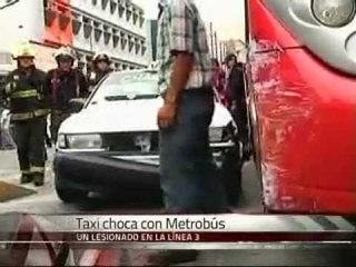 Download Video: Choca Tsuru contra Metrobús de la L3, dos lesionados