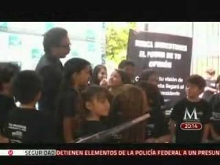 Niños incómodos dejan con el ojo "quadriado" al candidato del PANAL