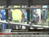 Protestan en las instalaciones del IFE por falta de boletas en casillas especiales